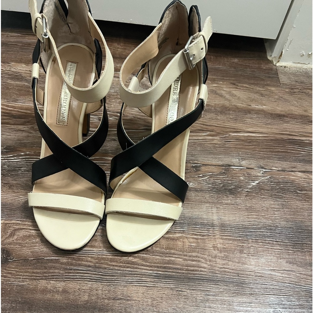 Strap on your sandals and let’s go dancing!